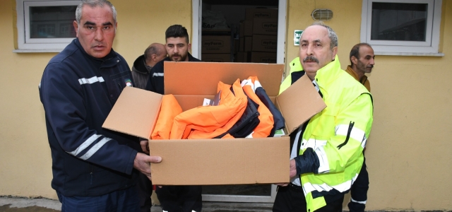 173 personele, kışlık yeni iş kıyafetlerinin dağıtımı yapıldı