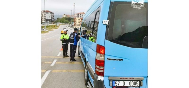 Sinop’ta Zabıta ticari araç sürücü belgelerinin kontrollerini yaptı