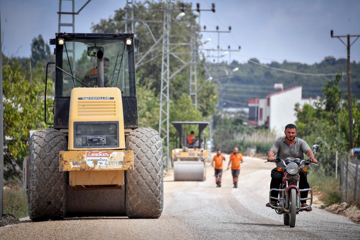 Büyükşehir’in Kırsaldaki Yol Çalışmaları İlçe Halkını Memnun Ediyor