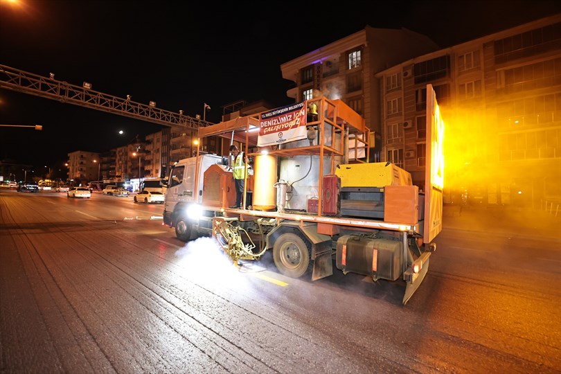 Büyükşehir ile yol çizgileri yenileniyor