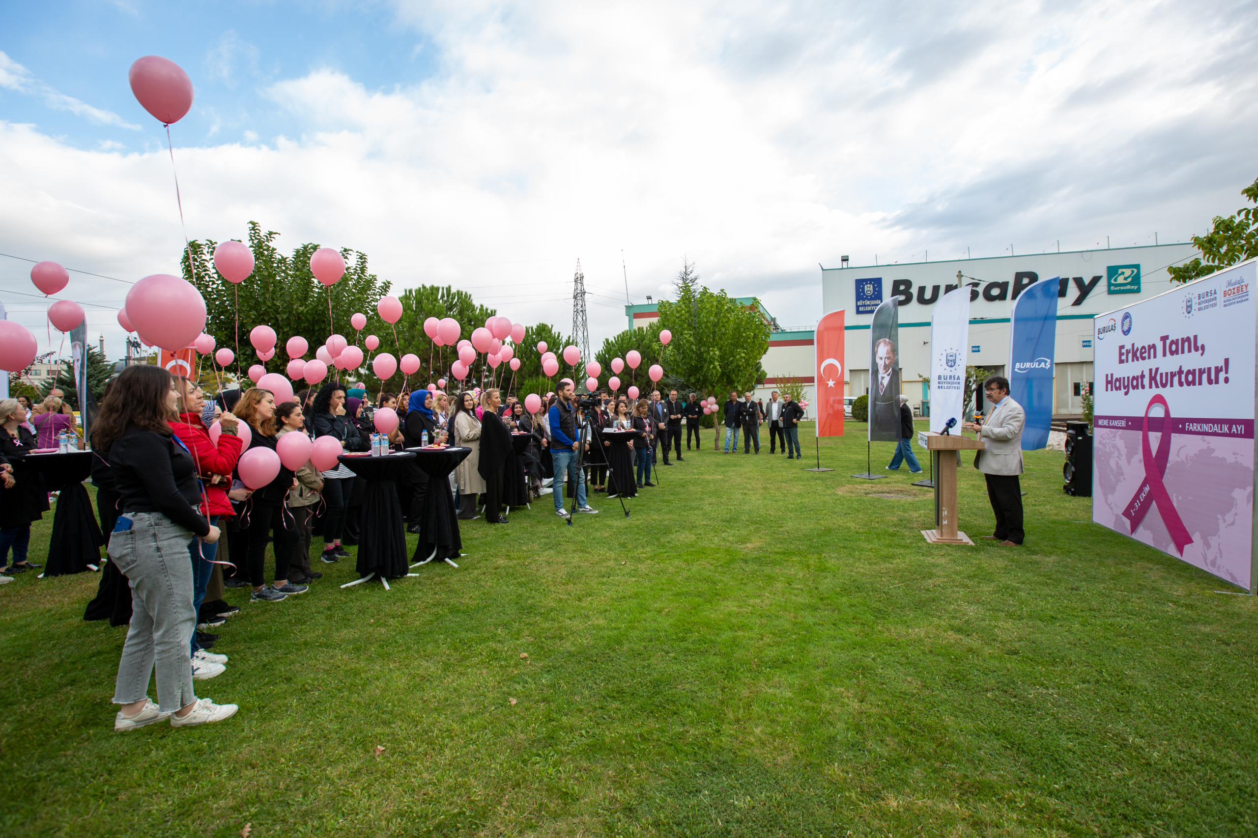 BURULAŞ’ta pembe balonlar gökyüzüne bırakıldı