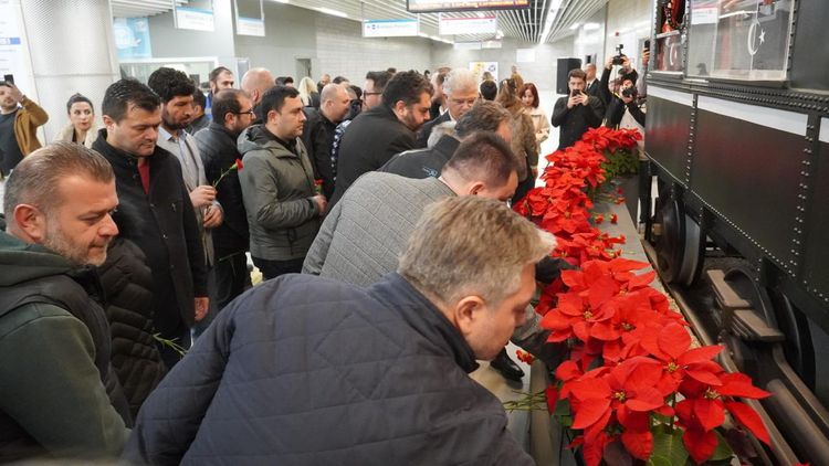 Saat Dokuzu Beş Geçe İstanbul Metrosu