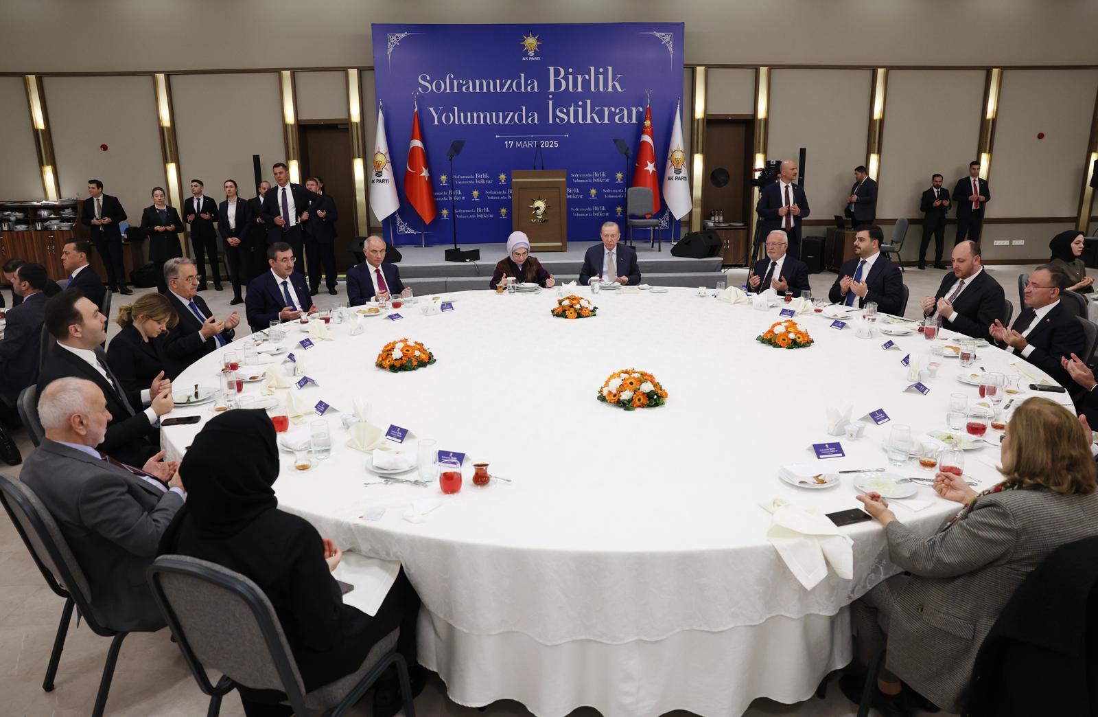 Cumhurbaşkanı Erdoğan, partisinin MKYK üyeleriyle iftar programında konuştu