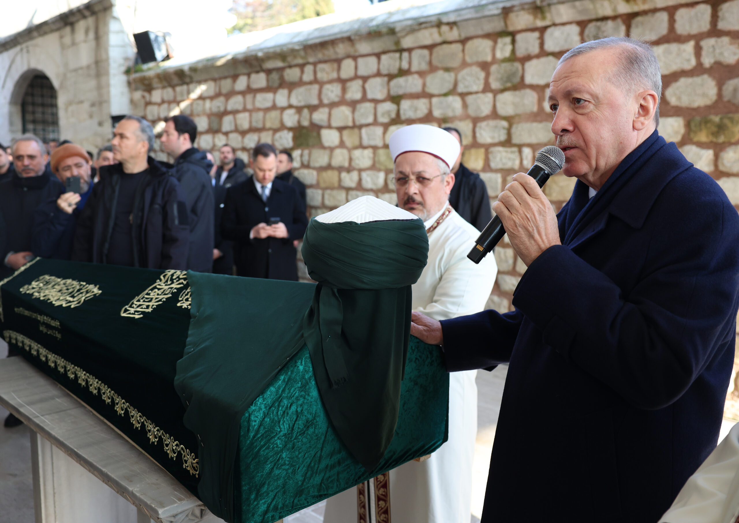 Cumhurbaşkanı Erdoğan, emekli imam hatip Kasım Yağcıoğlu’nun cenaze törenine katıldı