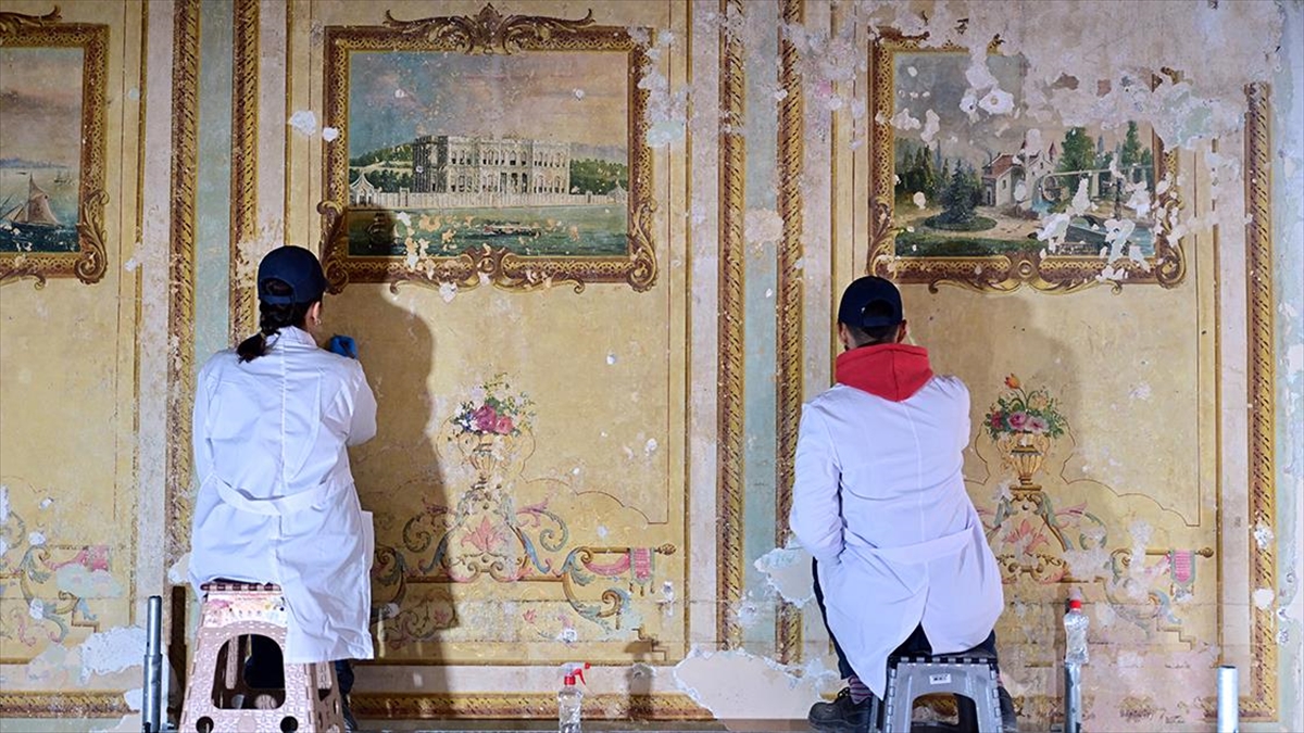 Yıldız Sarayı’nda restorasyon çalışmalarında duvar resimleri bulundu