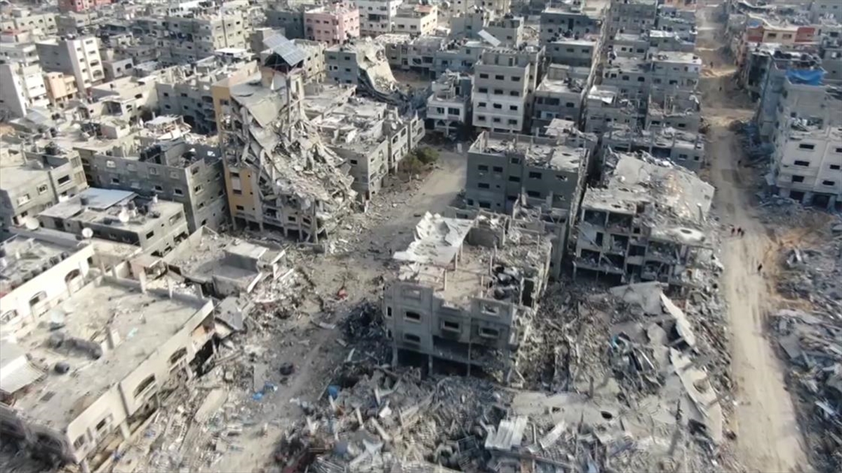 AA, İsrail saldırıları nedeniyle Gazze’nin Beyt Lahiya Mahallesi’nde oluşan yıkımı havadan görüntüledi