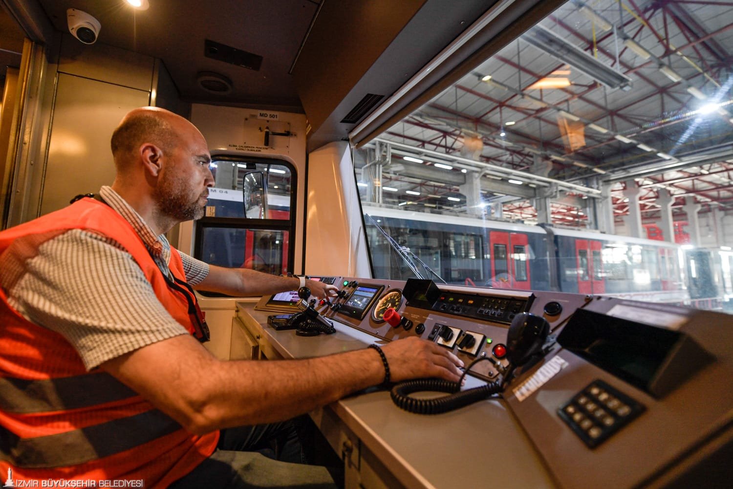 İşte İzmir Metrosu’nun 28’lik delikanlısı