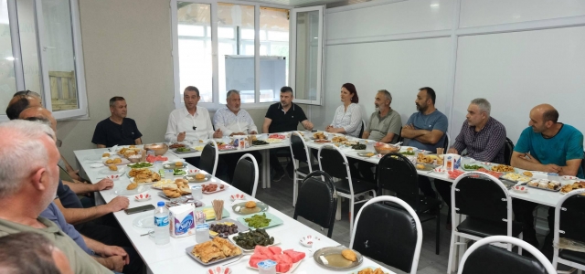 Başkan Köse esnaflarla kahvaltı programında bir araya geldi