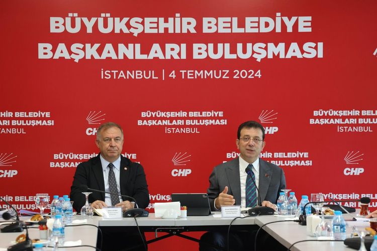 CHP’Lİ BÜYÜKŞEHİR BELEDİYE BAŞKANLARI İSTANBUL’DA BİR ARAYA GELDİ