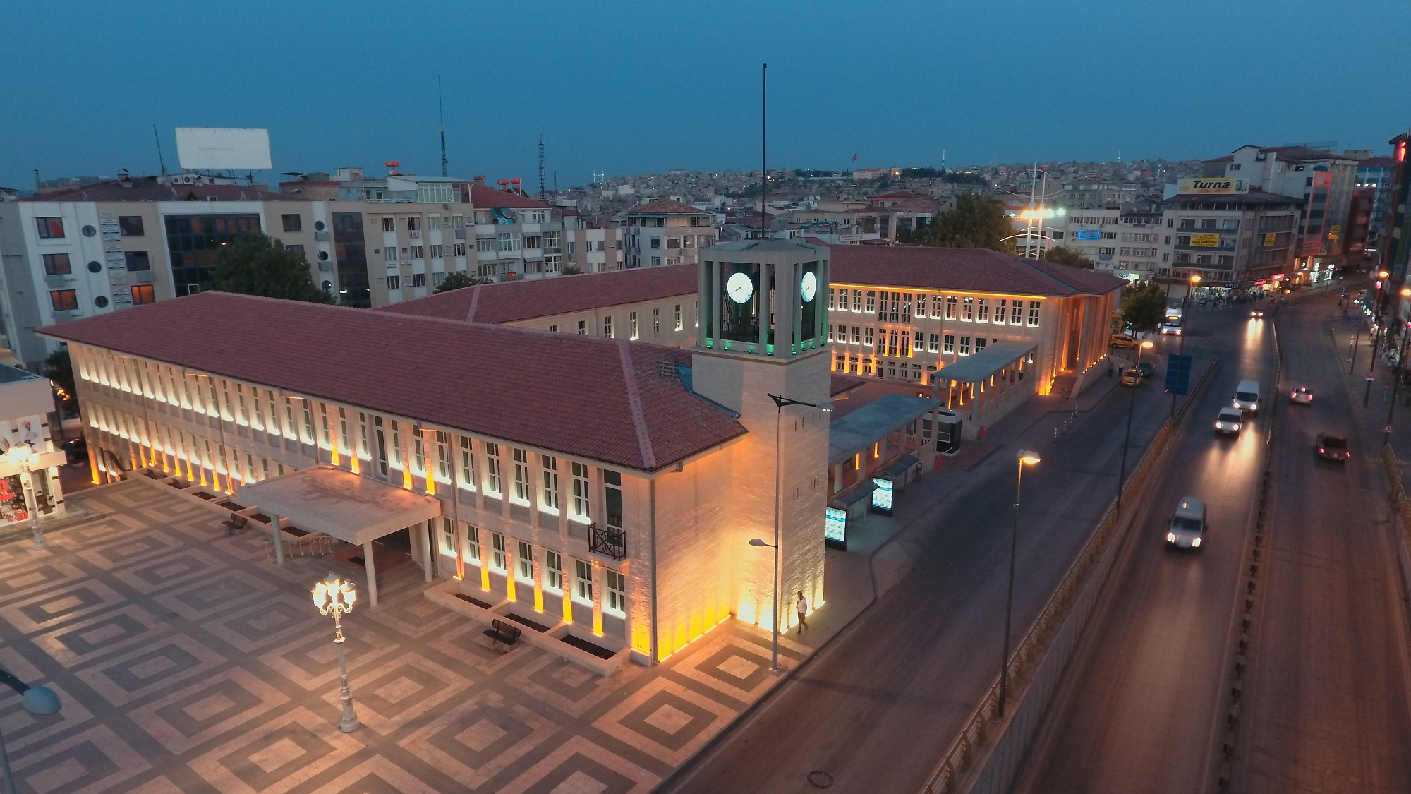 Sanatın Kalbi Kahraman Emmioğlu Kültür Ve Sanat Merkezi’nde Atıyor