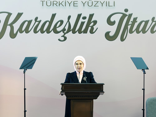 Emine Erdoğan, AK Parti Genel Merkez Kadın Kolları Başkanlığının iftarına katıldı